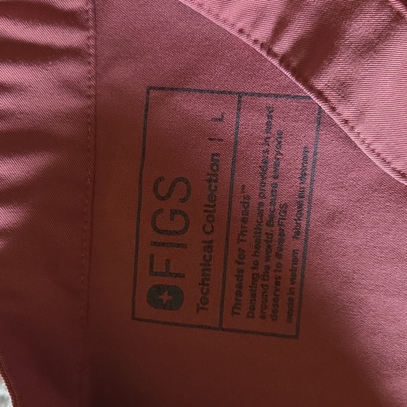 Figs Technical Collection Rafaela Oversized Scrub Top in Mauve - Picture 6 of 12